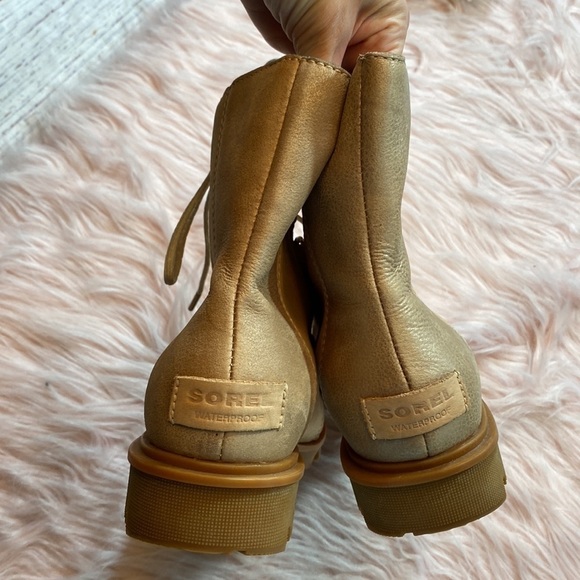 Sorel Phoenix Short Lace Luxe Shearling Fur Booties sz 8 - Picture 9 of 11